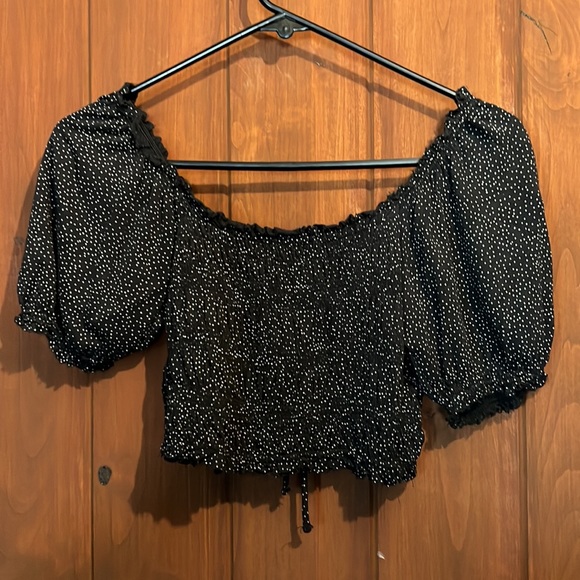 Urban Outfitters Crop - Picture 2 of 3